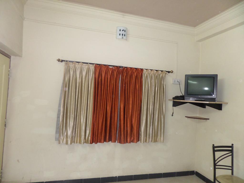 Chalukya Deluxe Kolhapur Ngoại thất bức ảnh
