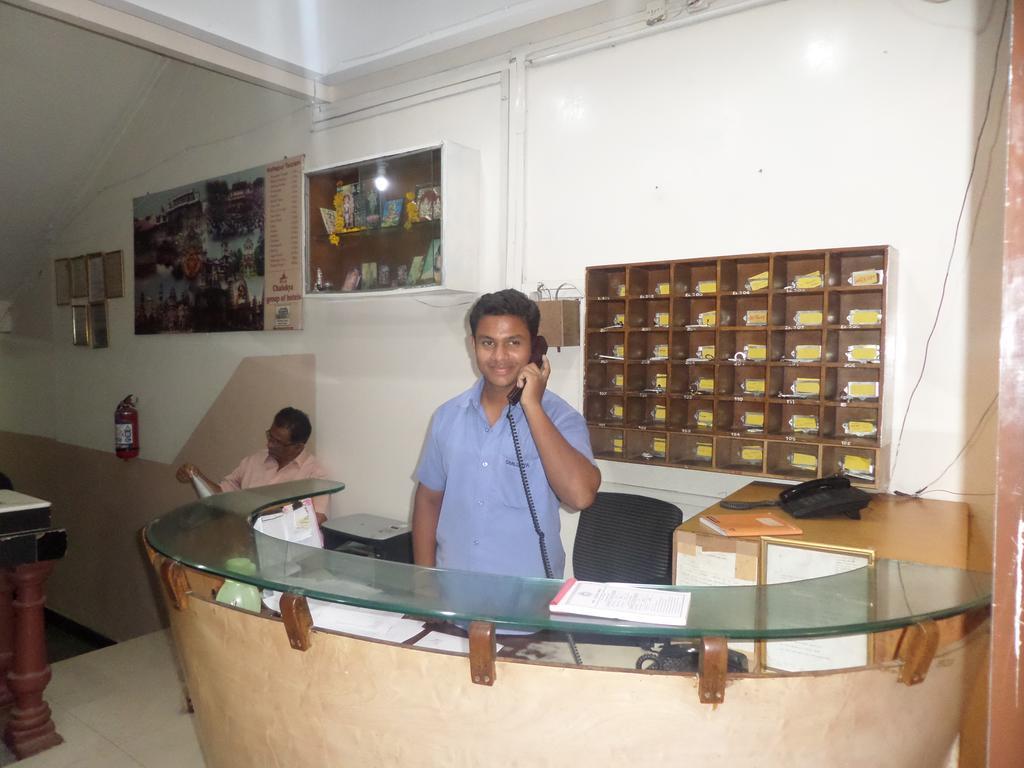 Chalukya Deluxe Kolhapur Ngoại thất bức ảnh