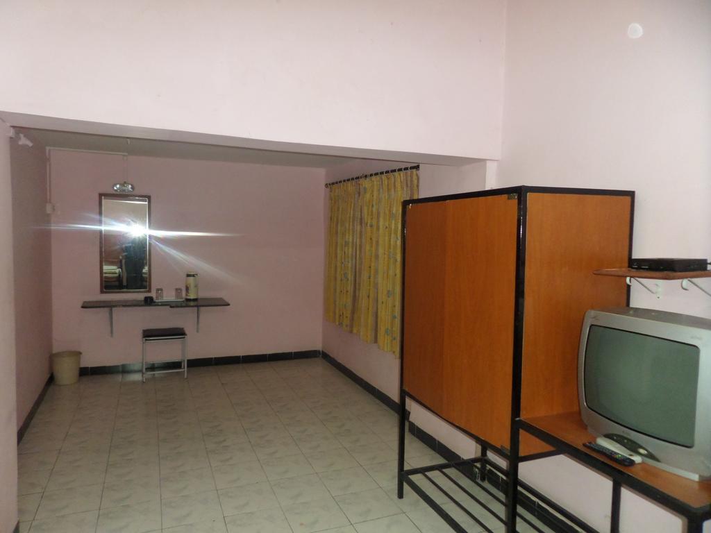 Chalukya Deluxe Kolhapur Ngoại thất bức ảnh